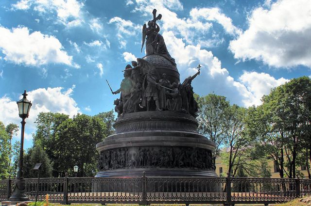 Монумент «Тысячелетие России в Новгороде»