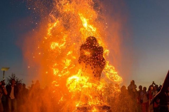24 сентября с 16:00 на площади у ГДК «Энергетик» создадут «огненную скульптуру».