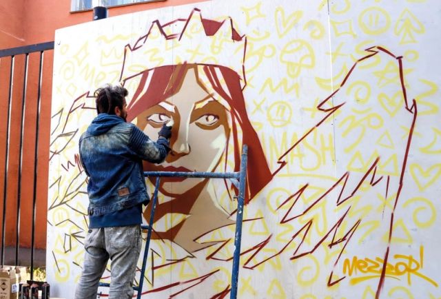 На фестивале уличного искусства на Маяковского смоляне рисовали вместе с художниками.