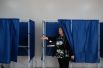 Подготовка к референдуму о присоединении к России ЛНР на одном из избирательных участков в Луганске.