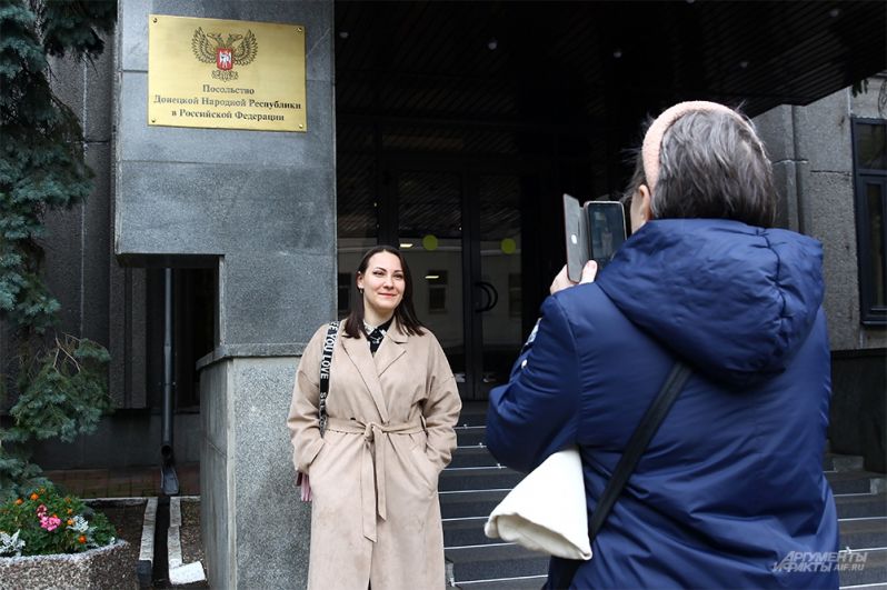 Рядом с посольством ДНР в Москве.
