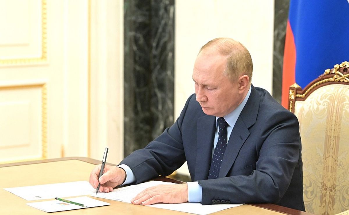 Путин подписал закон о переносе срока внесения в ГД проекта бюджета