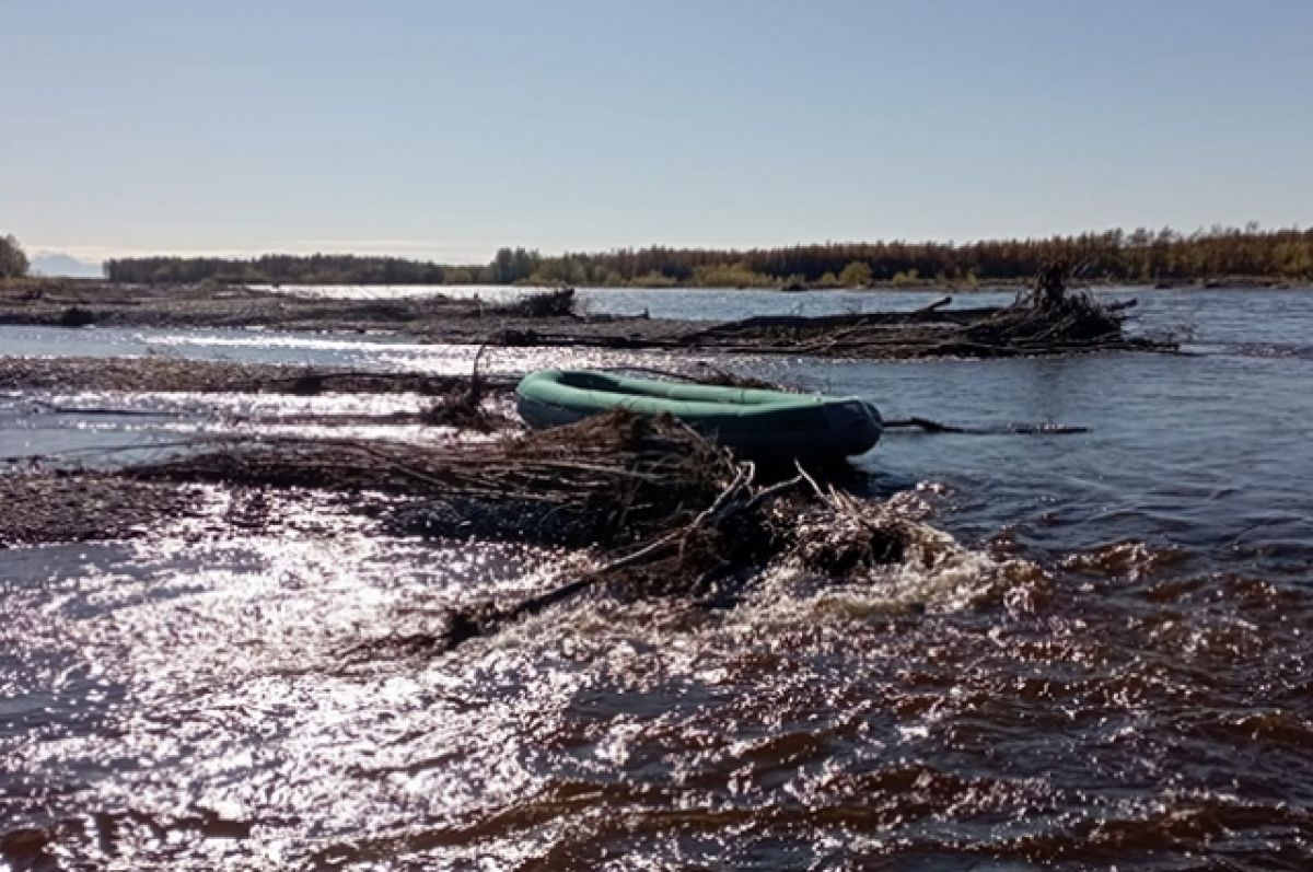 В Магаданской области при сплаве по реке перевернулись лодки с 12 туристами