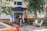 В Оренбурге на пожаре в многоэтажном доме пострадал ребенок и погиб мужчина.