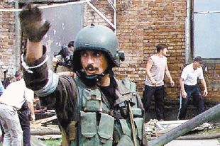 Андрей Кумов в Беслане во время спецоперации по освобождению заложников.