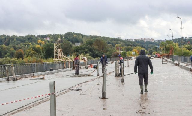 Крестовоздвиженский мост планируют открыть к 1 ноября.