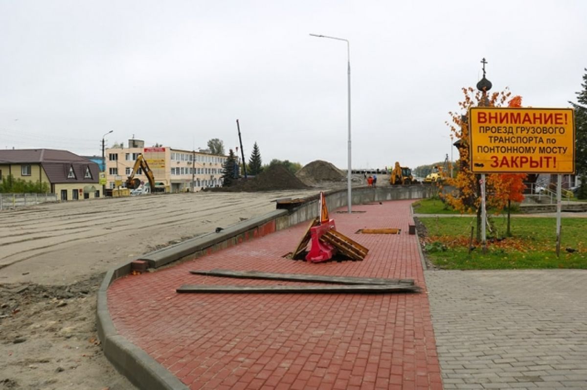 У моста на набережной в Брянске прирастает инфраструктура