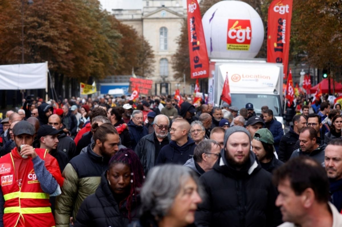 На массовых протестах во Франции начались столкновения и задержания
