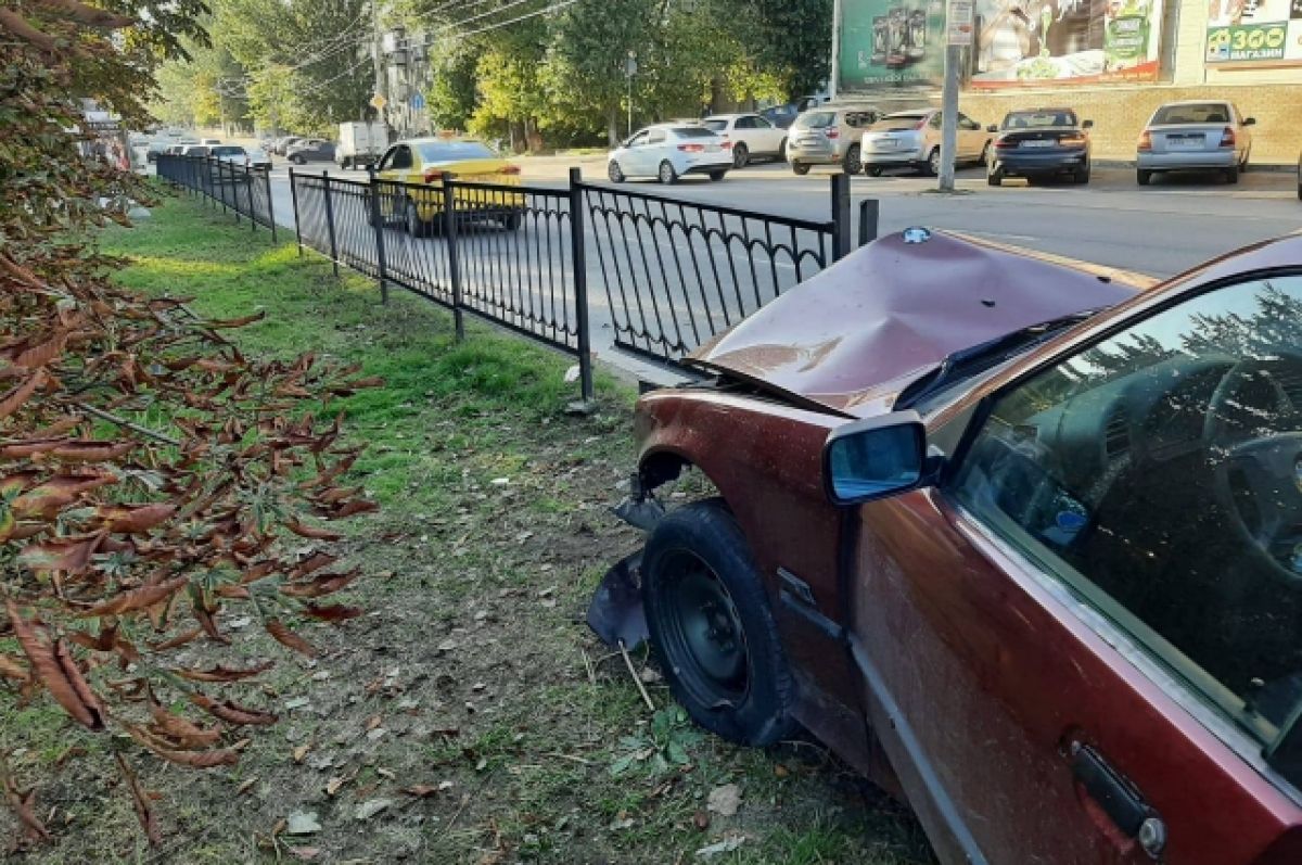В Ростове водитель «подрезал» BMW и скрылся с места ДТП