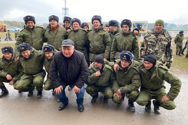 Начальник мобилизационного отдела мэрии Красноярска Николай Ивченко навестил красноярцев в Новосибирске.