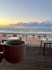 Утро с кофе особенно приятно встречать у Чёрного моря. 