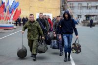 Из Оренбурга в Саратов проводили еще 45 мобилизованных мужчин.
