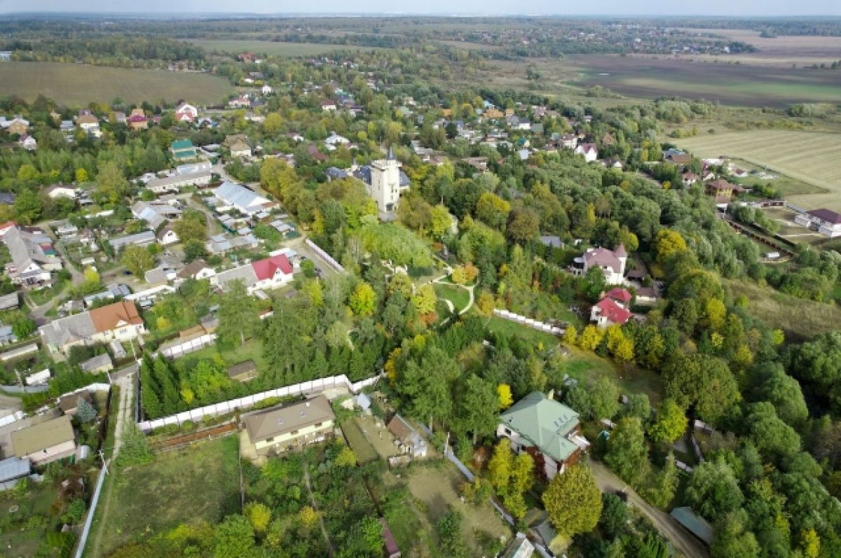 Ксения Бородина оценила шансы Пугачевой продать замок в деревне Грязь