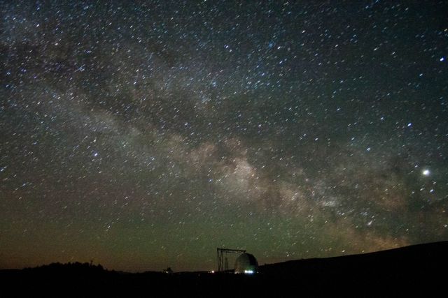 Таким можно увидеть Млечный путь из обсерватории САО РАН в Нижнем Архызе.