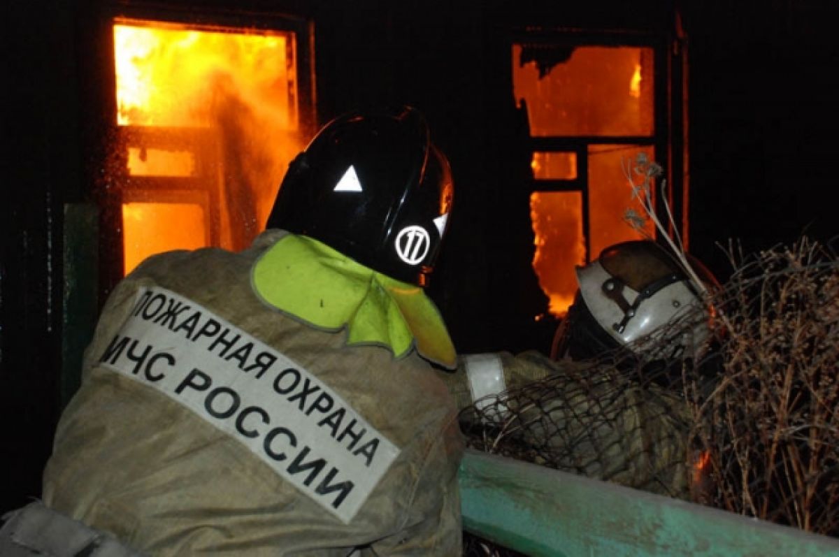 В час ночи сгорел частный дом в Ростовской области
