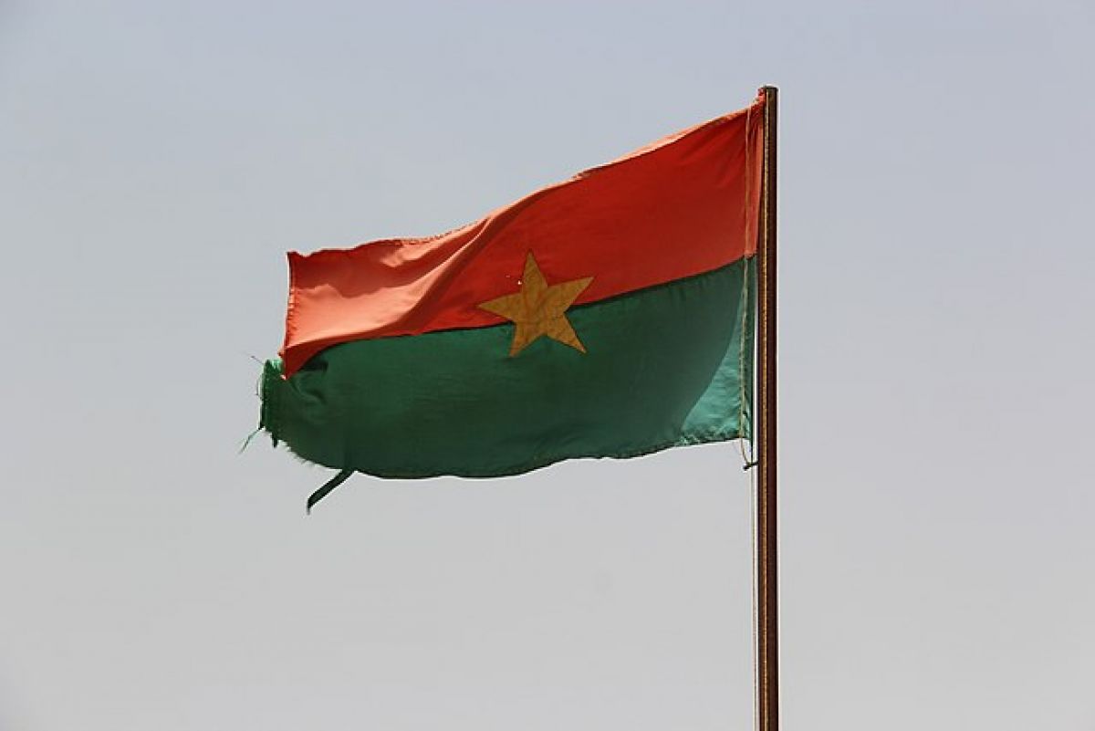 Протестующие устроили погром после переворота в Буркина-Фасо