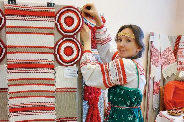 На северо-западе России мастерицы начинали вышивать с четырех лет.