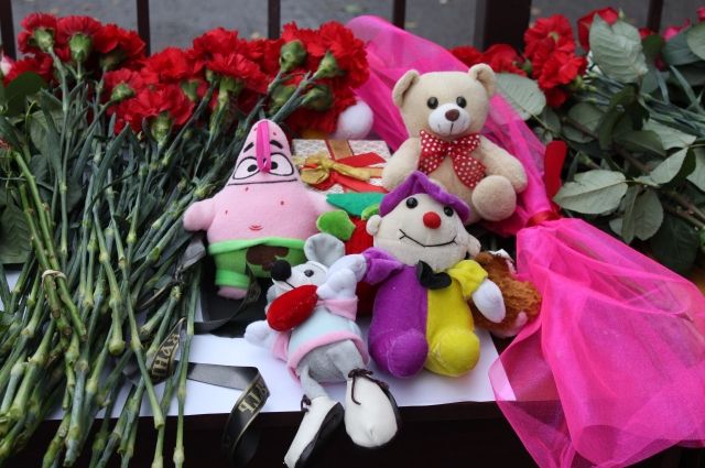 Семьям погибших при стрельбе в школе выдадут по 200 тыс. руб. на погребение