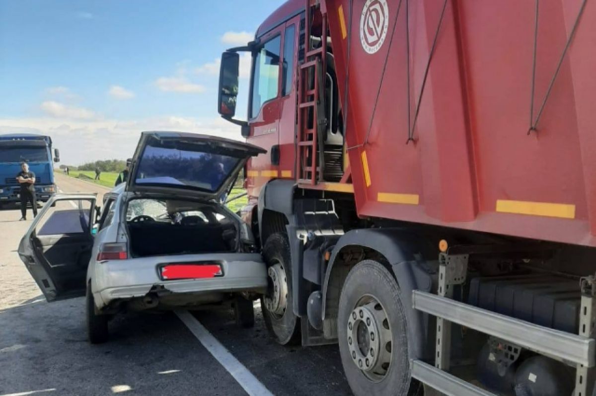 В Ростовской области в ДТП с грузовиком погибла пассажирка «ВАЗ-2112»