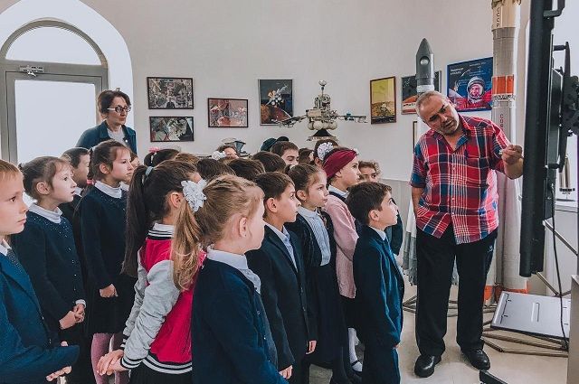 Дети интересуются всем, что связано с небом и звёздами.