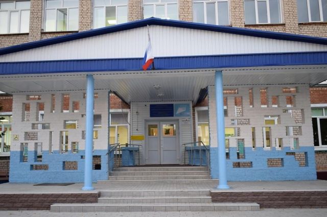 В селе Заречное классическая гимназия отремонтирована по федеральной программе.