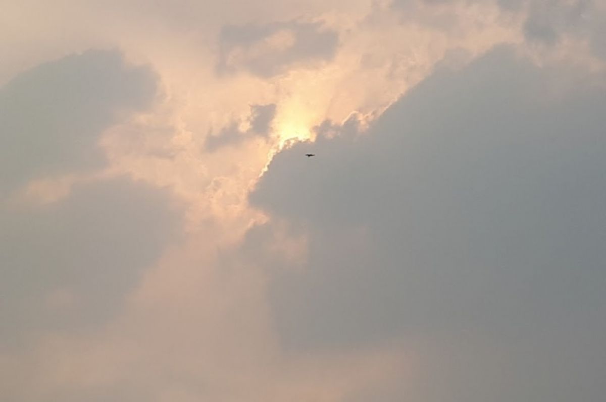 Небо с запахом Гари. Тюмень небо. Смог в Тюмени. Причина смога в Тюмени – пожары в Свердловской области. В воздухе запах гари