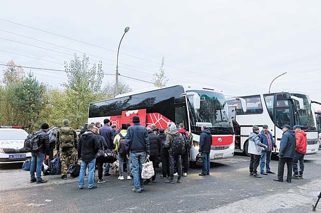 Мобилизованных отправили в учебные центры, расположенные в Свердловской и Тюменской областях. 