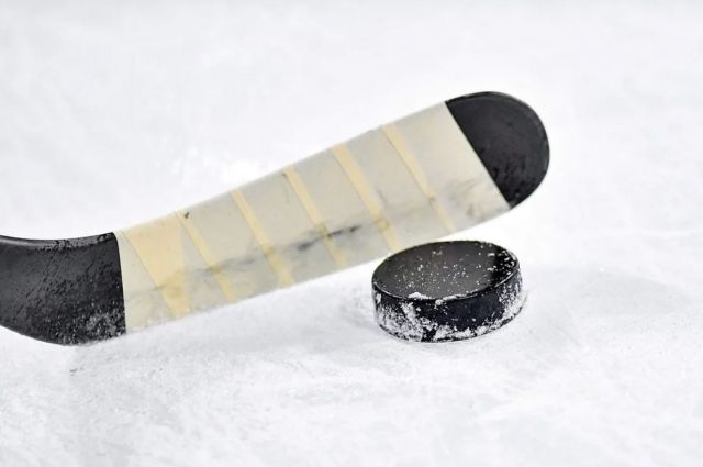 В Салехарде зимой откроют крытый уличный хоккейный корт.