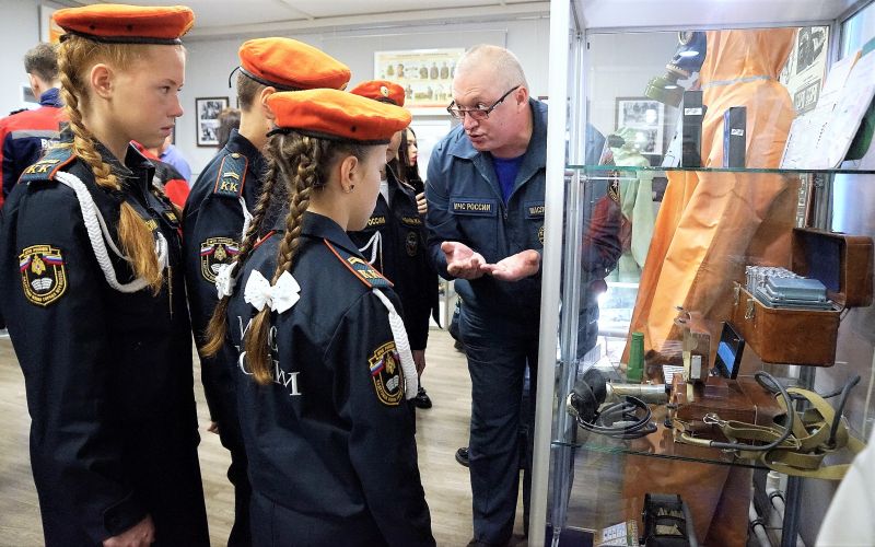 В Мурманске в областном краеведческом музее работает выставка, посвящённая 90-летию со дня образования Гражданской обороны России.