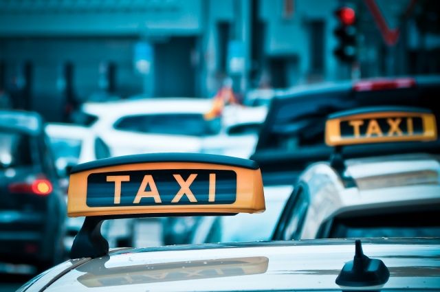 Таксист отсудил компенсацию за ДТП у пассажирки