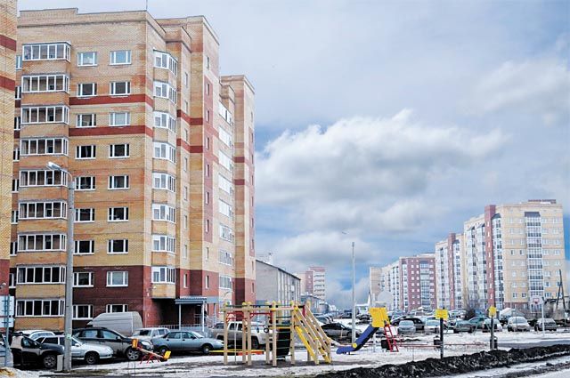 В Казани около соципотечных домов снесли подземную парковку и благоустроили двор. 