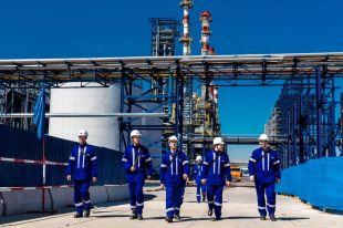 Московский нефтеперерабатывающий завод в Капотне во время завершающего этапа по модернизации завода.