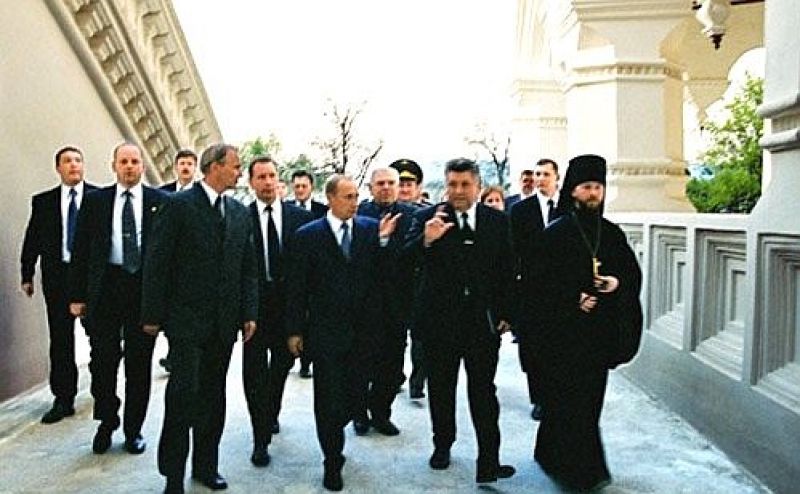 Владимир Путин посетил Успенский кафедральный собор в Астрахани