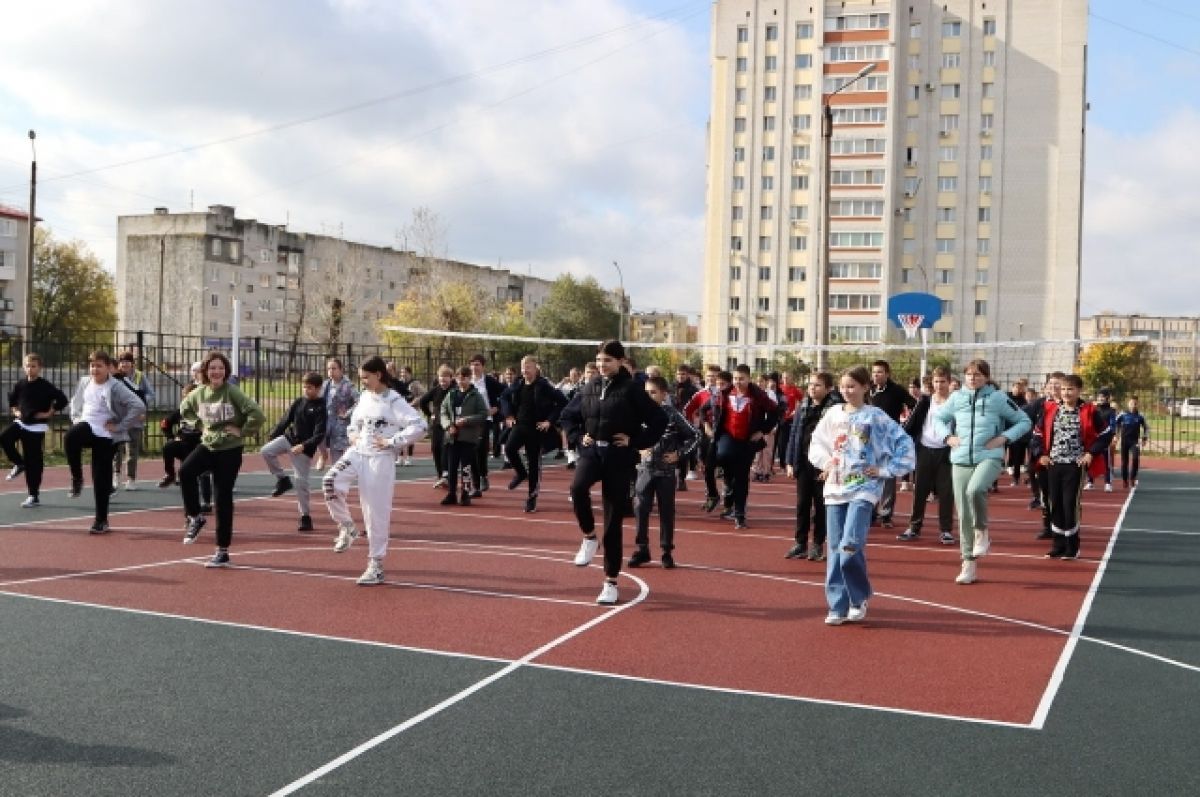 В Фокинском районе Брянска открыли многофункциональную спортплощадку