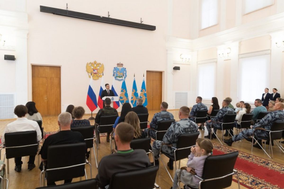 Польский псков. Награждение государственными наградами. Награждение военнослужащих. Ведерников вручил награды. Награждение росгвардейцев Ведерников.