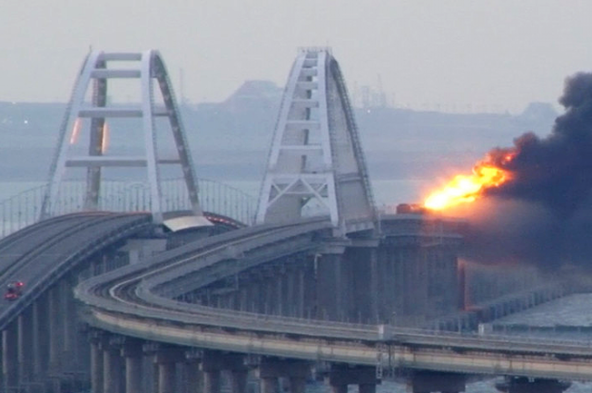 Одна фура как 40 «Искандеров». Что взорвалось на Крымском мосту?