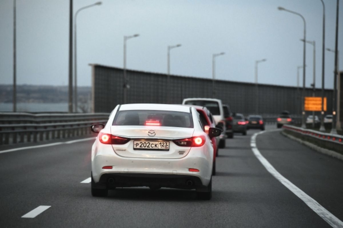 На Крымском мосту запустили движение по двум полосам