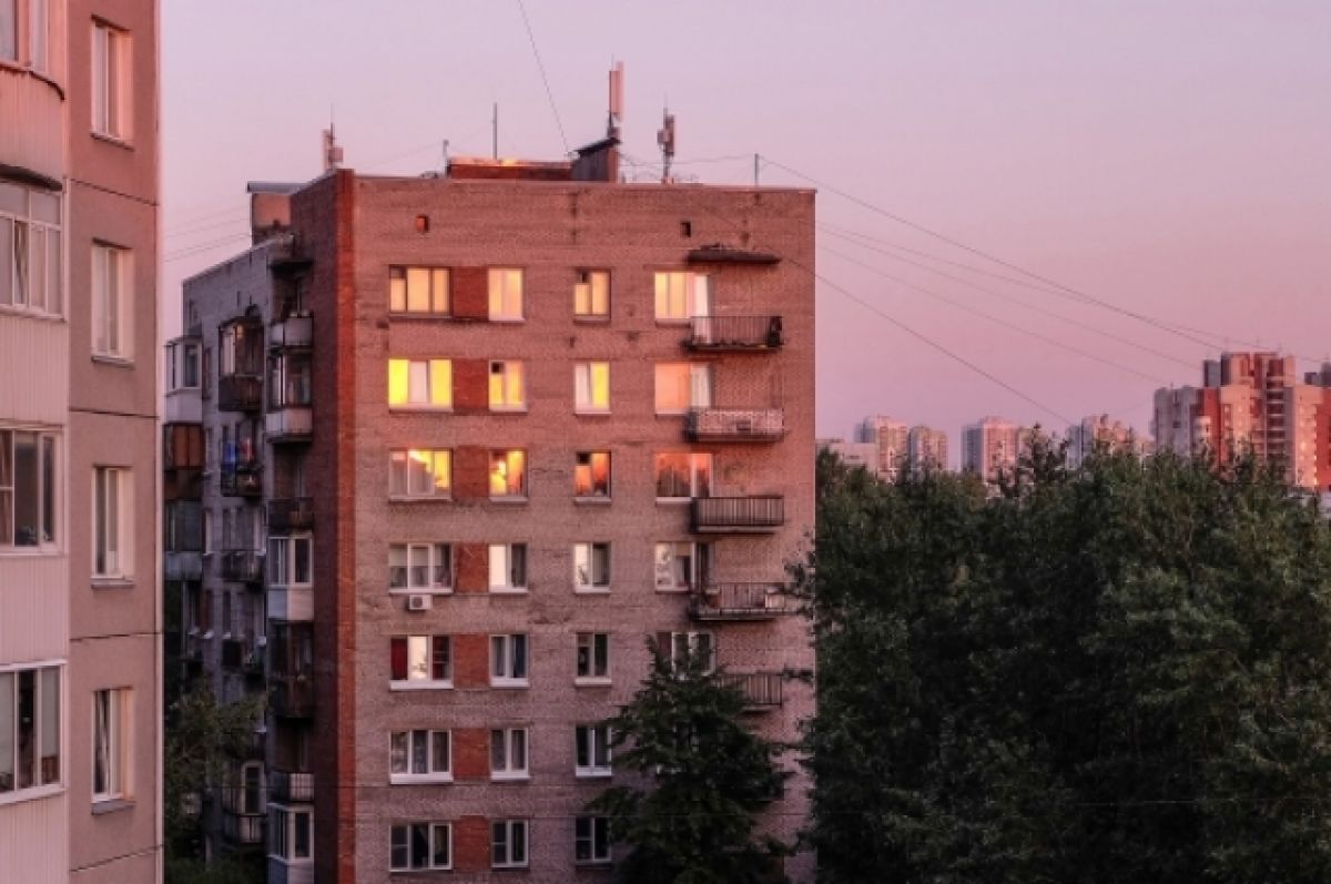 В Ростове из окна высотки выпал 4-летний ребенок