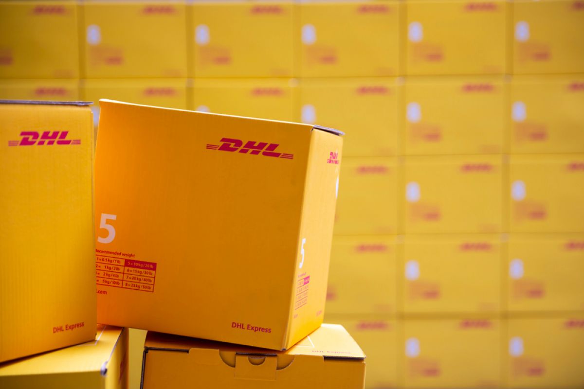 DHL опровергла информацию о возобновлении работы доставки по России