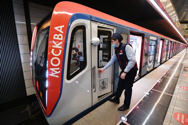 Пассажиров Кольцевой линии перевозят 35 современных поездов «Москва-2020».