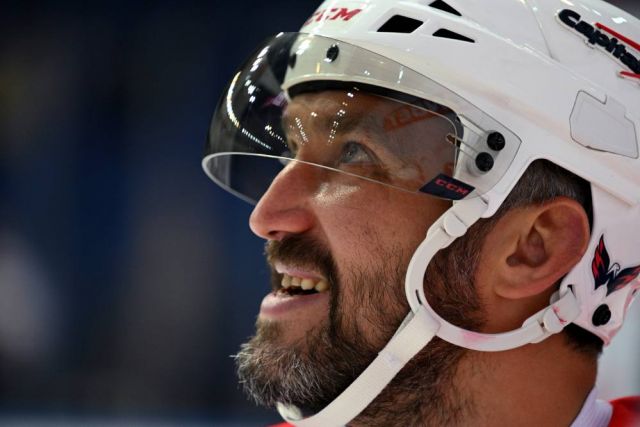 Российский хоккеист, трехкратный чемпион мира Александр Овечкин.