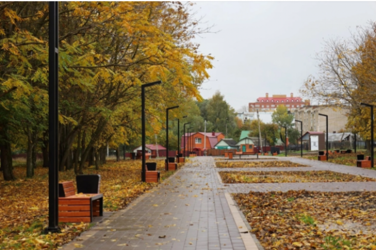 Новомосковск. Парк им 60 летия СССР Новомосковск. Парк сквер на солнечной. Сквер 60 летия СССР. Городская среда фото.