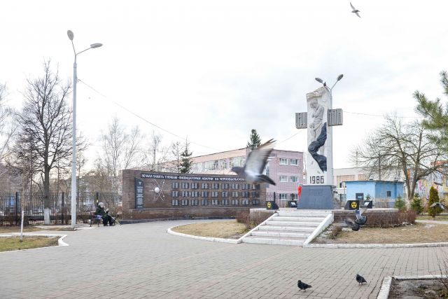 Памятник тулякам-ликвидаторам Чернобыльской катастрофы.
