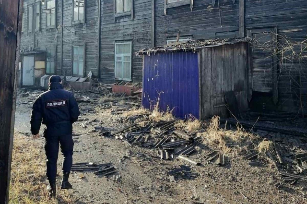 Новости барак. Чита сгорел дом. Барак по улице Краснодарской. Деревянные бараки в Украине. Бараки Москва деревянные центр.