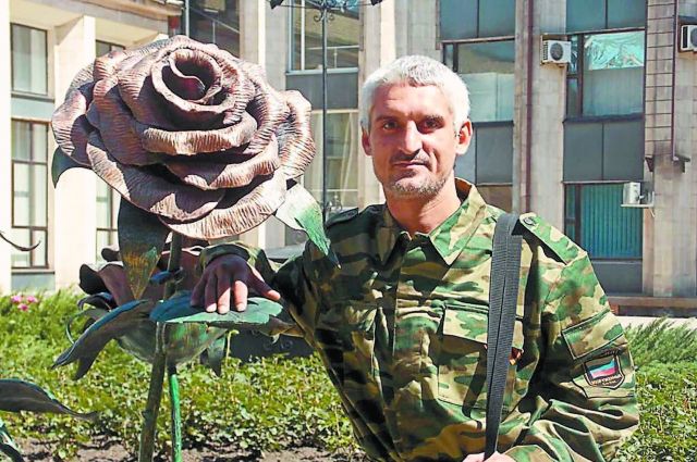 Роман в Донецке с символом города, который и сегодня называют «городом миллиона роз».