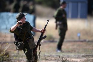 Жители Крыма, призванные на военную службу в ходе частичной мобилизации, тренируются на полигоне в Казачьей бухте в Севастополе, Крым, Россия. 30.09.2022