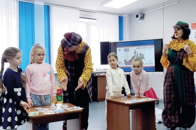 Ответственное отношение к деньгам детям прививают в игровой форме.