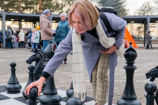 Гигантская шахматная доска с ростовыми фигурами ждёт новых  гроссмейстеров.