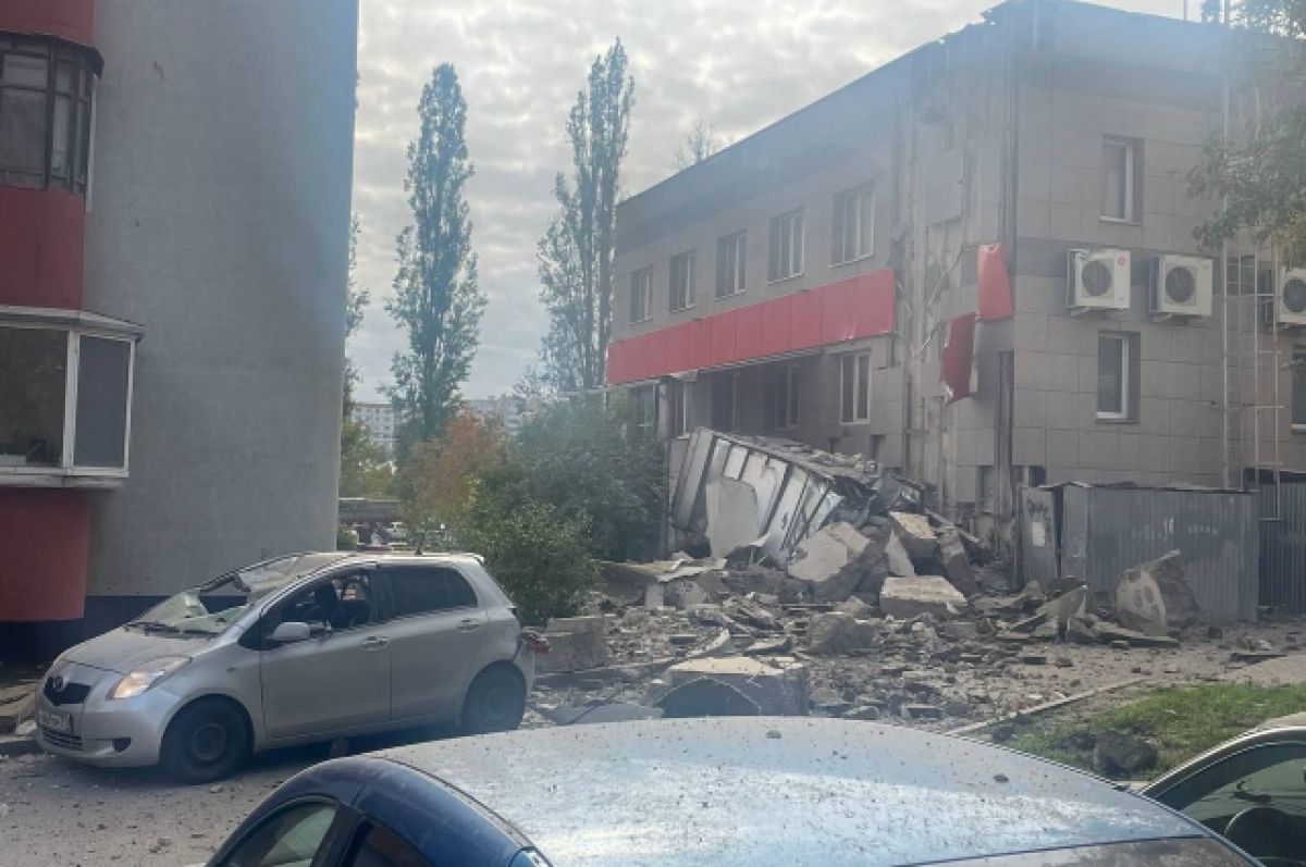 Гладков: пострадавших после попадания обломка ракеты в дом в Белгороде нет