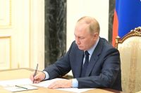 Владимир Путин присвоил почетные звания двум оренбуржцам.